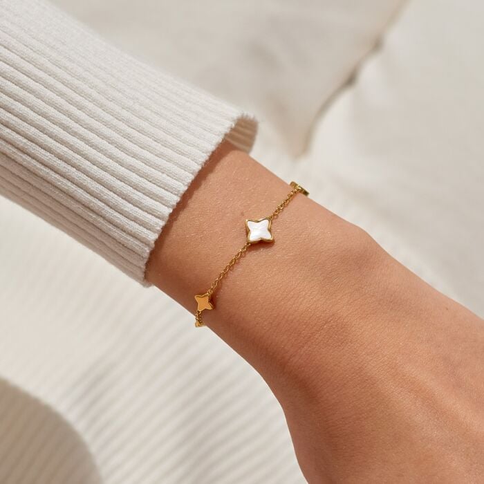 Joma Style Stories Mother Of Pearl Clover Bracelet 9203